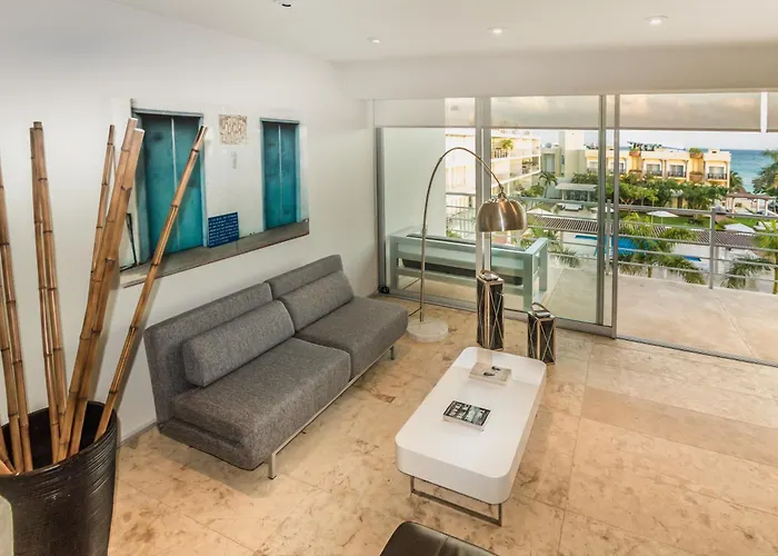 Magia Apartments, Resort-style, Prime Location With Ocean Views!