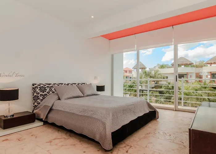Magia Apartments, Resort-style, Prime Location With Ocean Views!