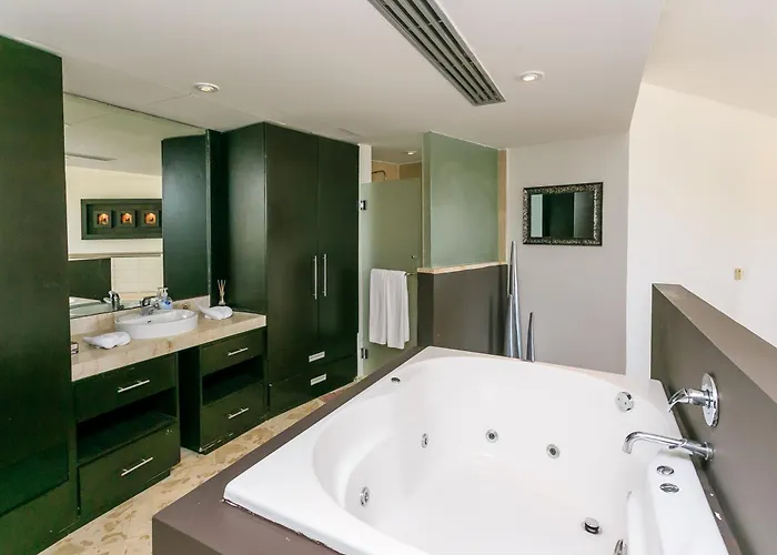 Hébergement de vacances Magia Apartments, Resort-style, Prime Location With Ocean Views! *