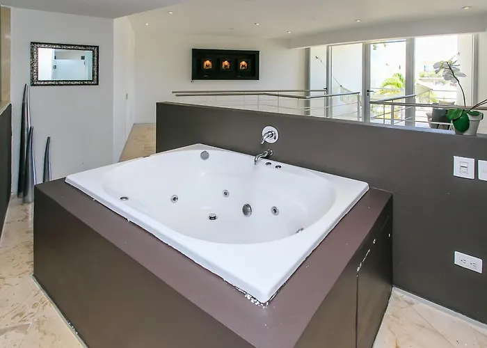 Magia Apartments, Resort-style, Prime Location With Ocean Views! *
