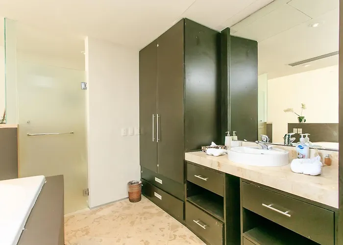 Magia Apartments, Resort-style, Prime Location With Ocean Views!