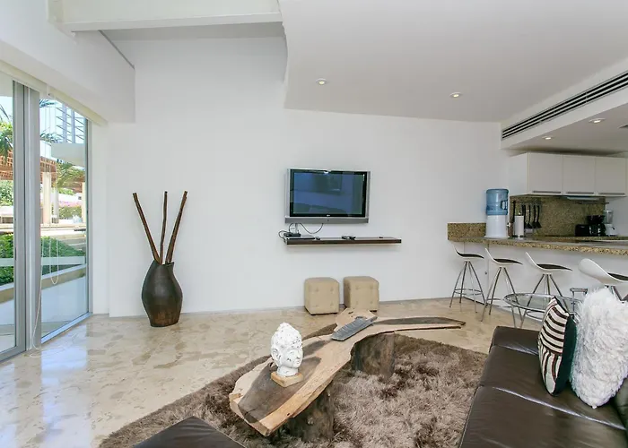 Magia Apartments, Resort-style, Prime Location With Ocean Views!