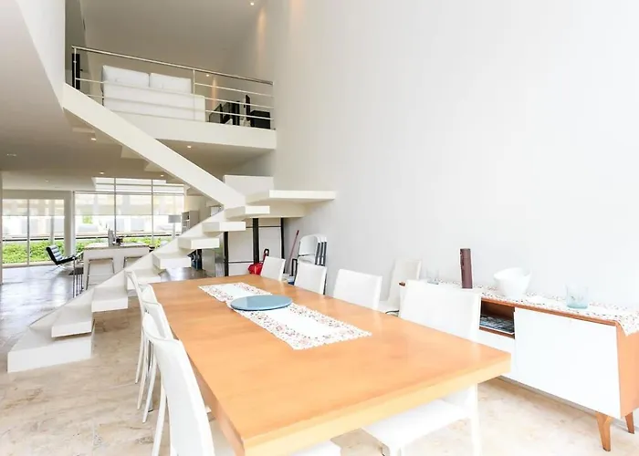 Magia Apartments, Resort-style, Prime Location With Ocean Views!